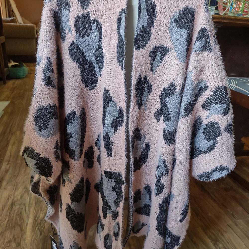 Pink leopard shaw